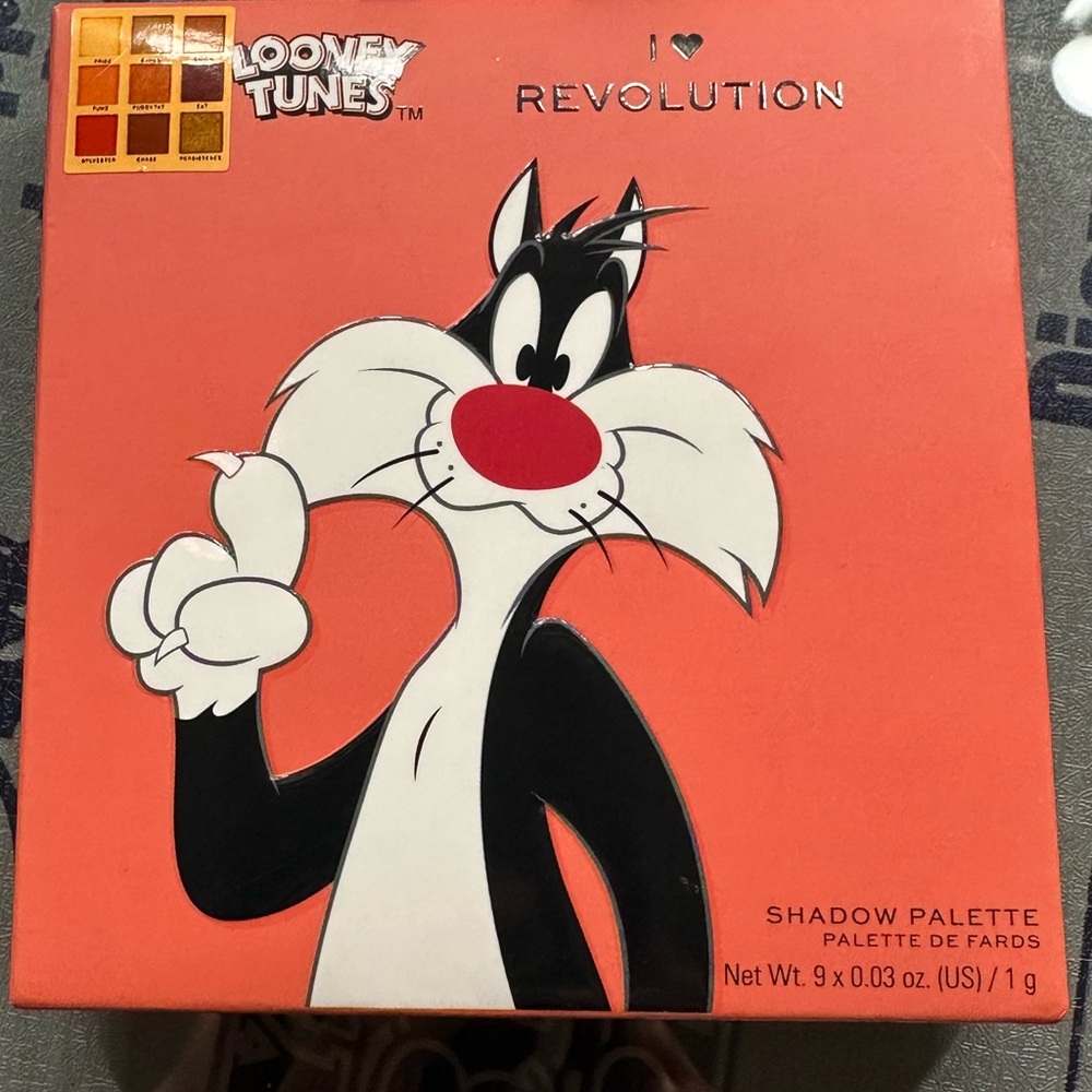 I love revolution Looney tunes cat shadow palette SEALED NEVER OPENED